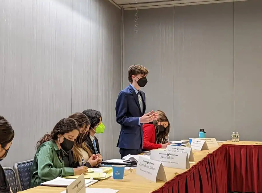 Righting the Ship: How to Create a Flexible and Resilient Crisis Arc in Model UN